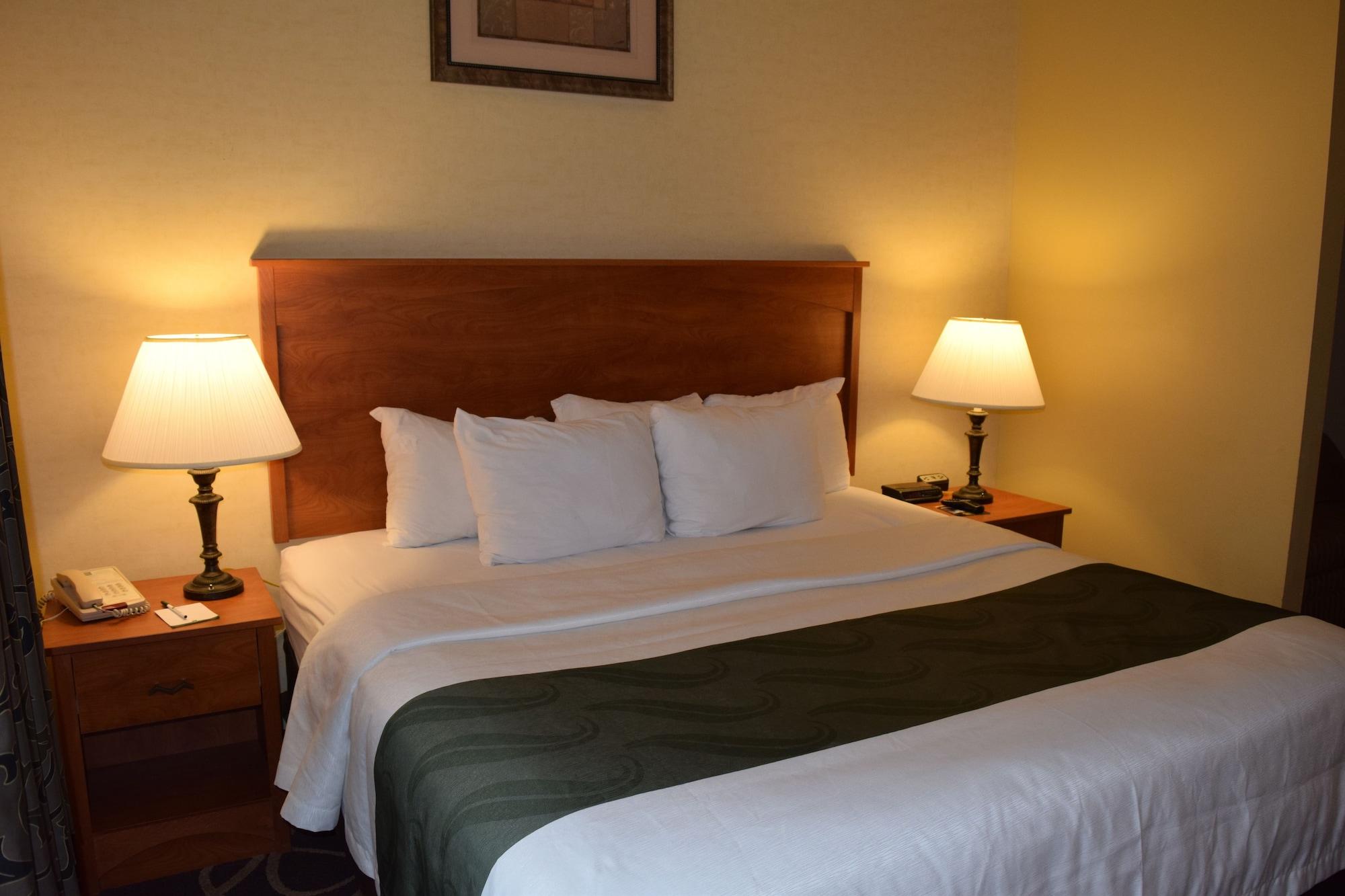 Hotel Quality & At The Falls 3*