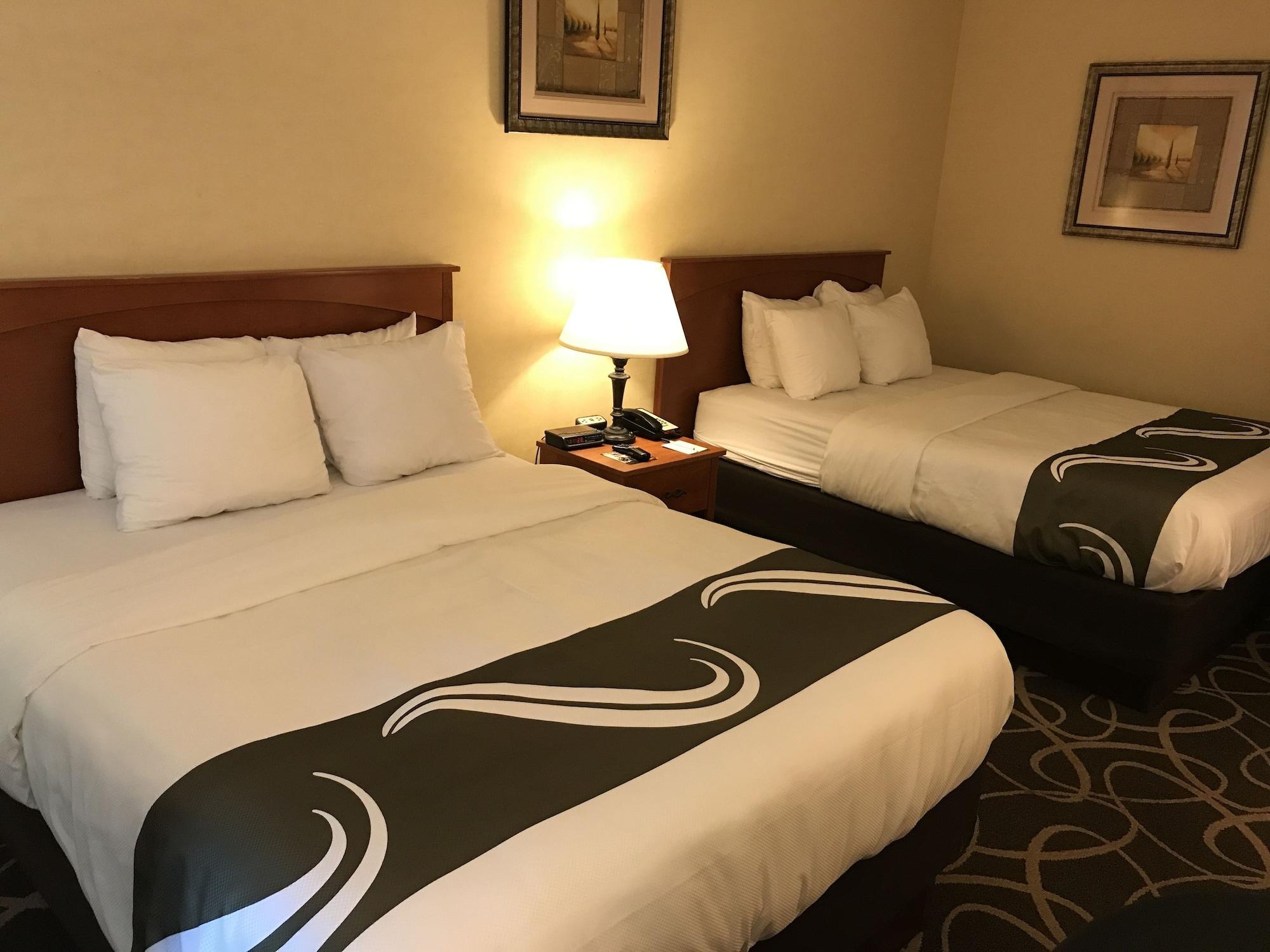 Quality & At The Falls Hotel 3*