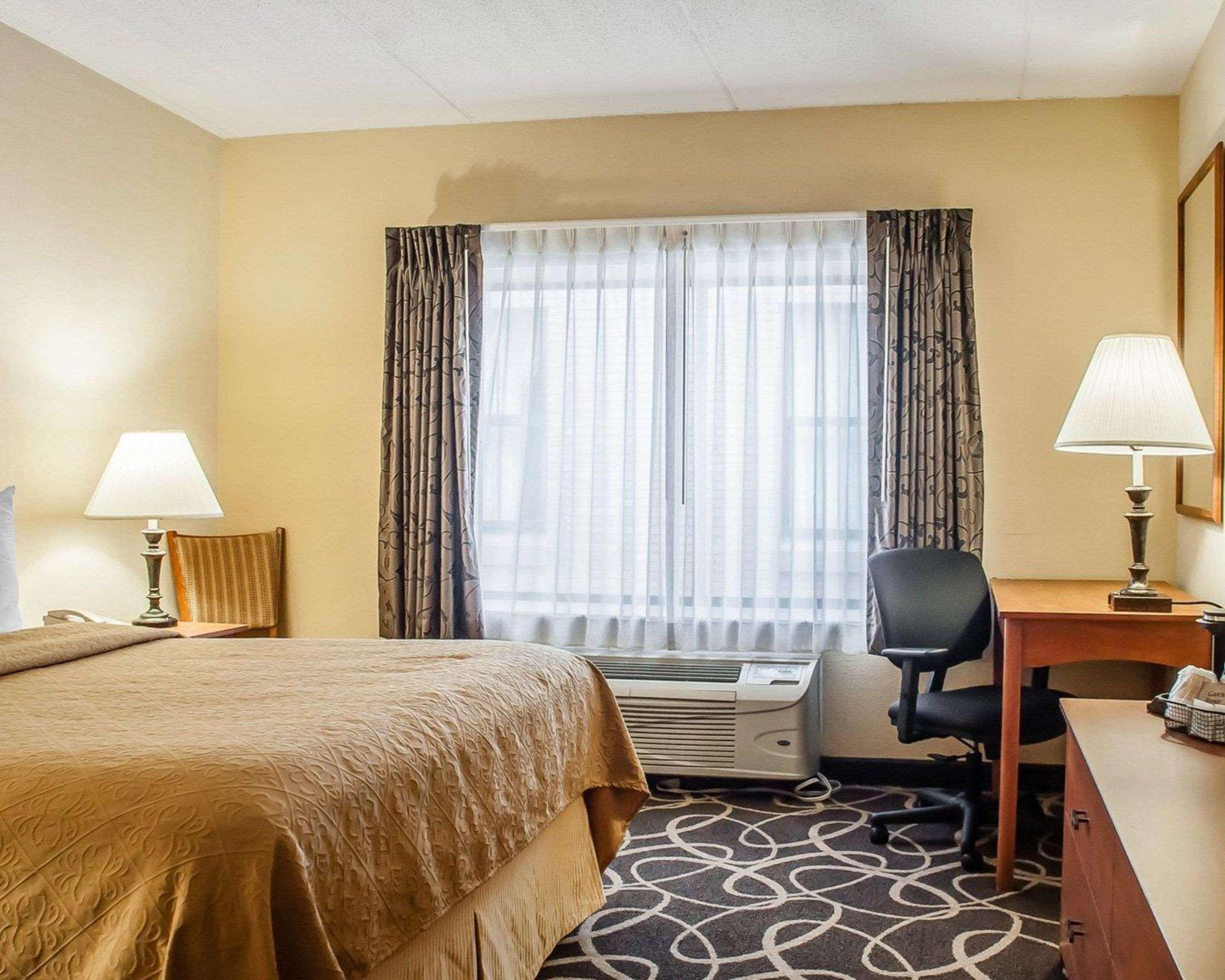 Quality & At The Falls Hotel 3*
