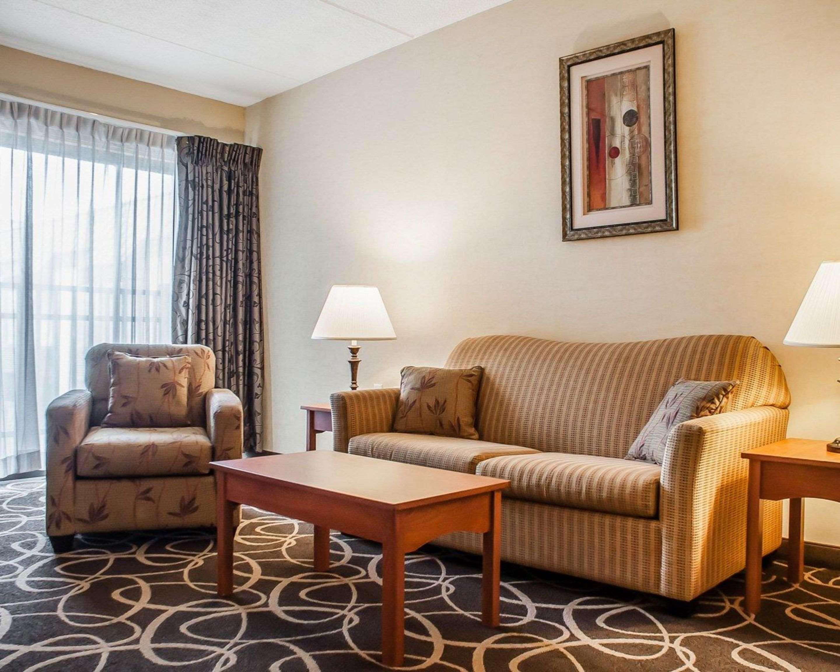 Hotel Quality & At The Falls 3*