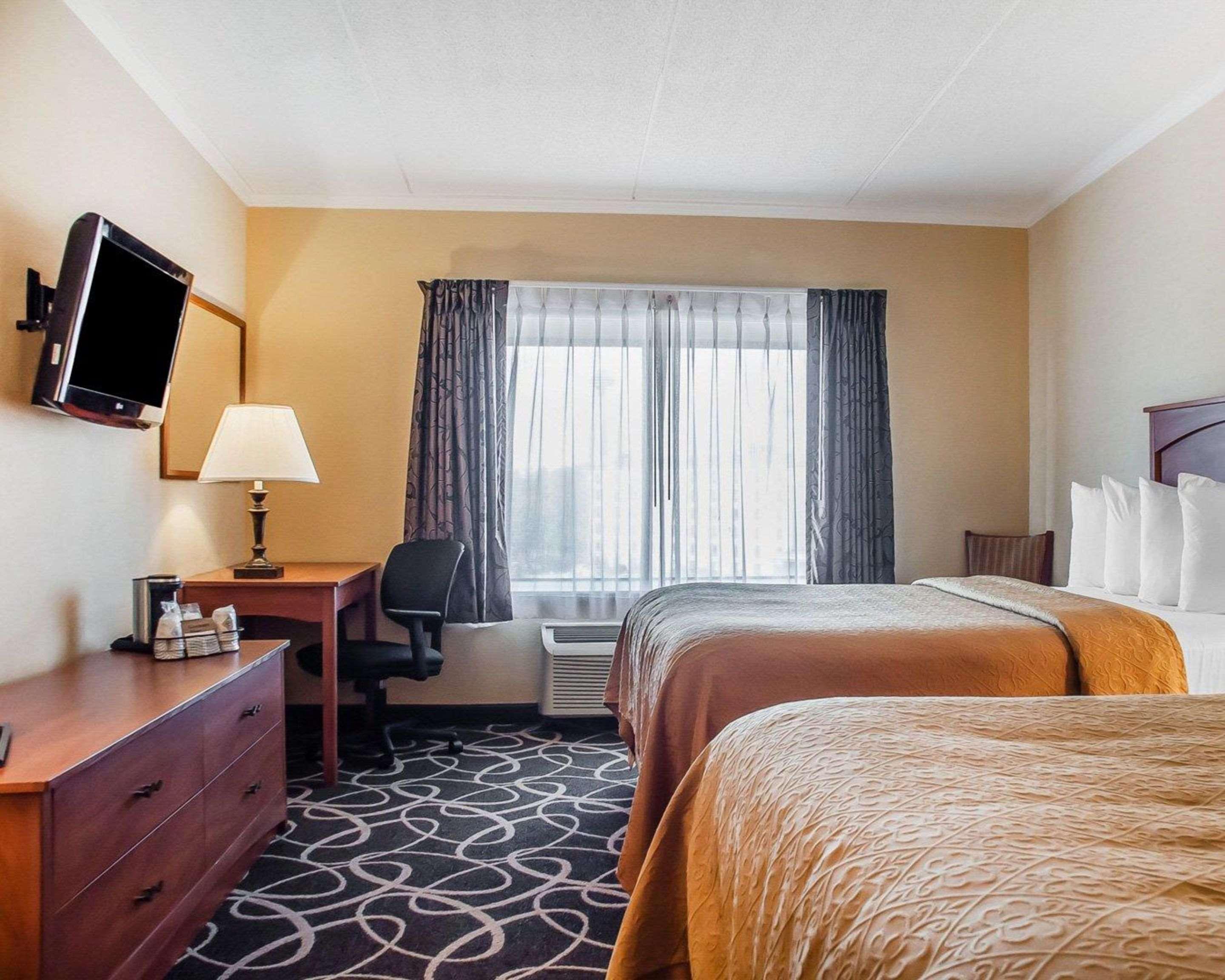 Quality & At The Falls Hotel 3*