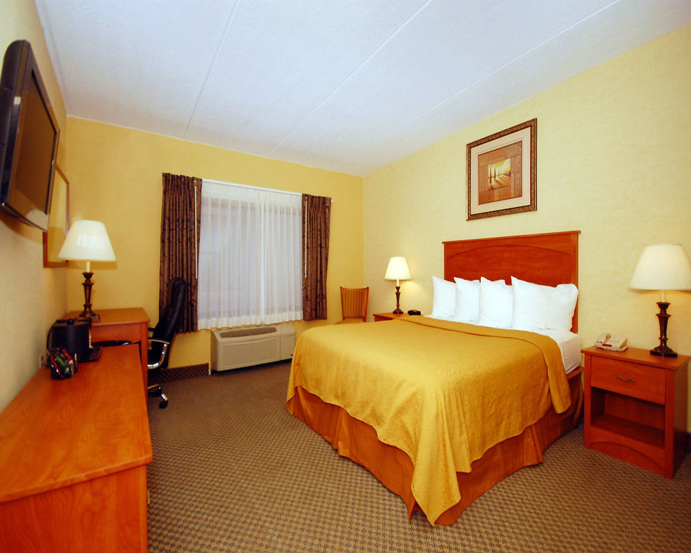 Quality & At The Falls Hotel 3*